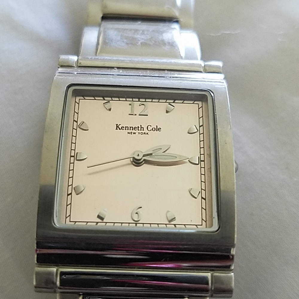 Kenneth Cole Watch - Picture 3 of 3